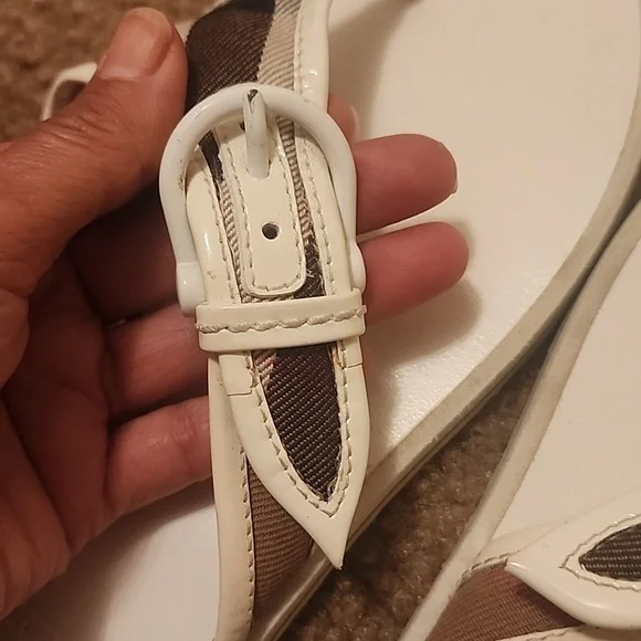 Burberry Classic Sandals - Picture 11 of 16